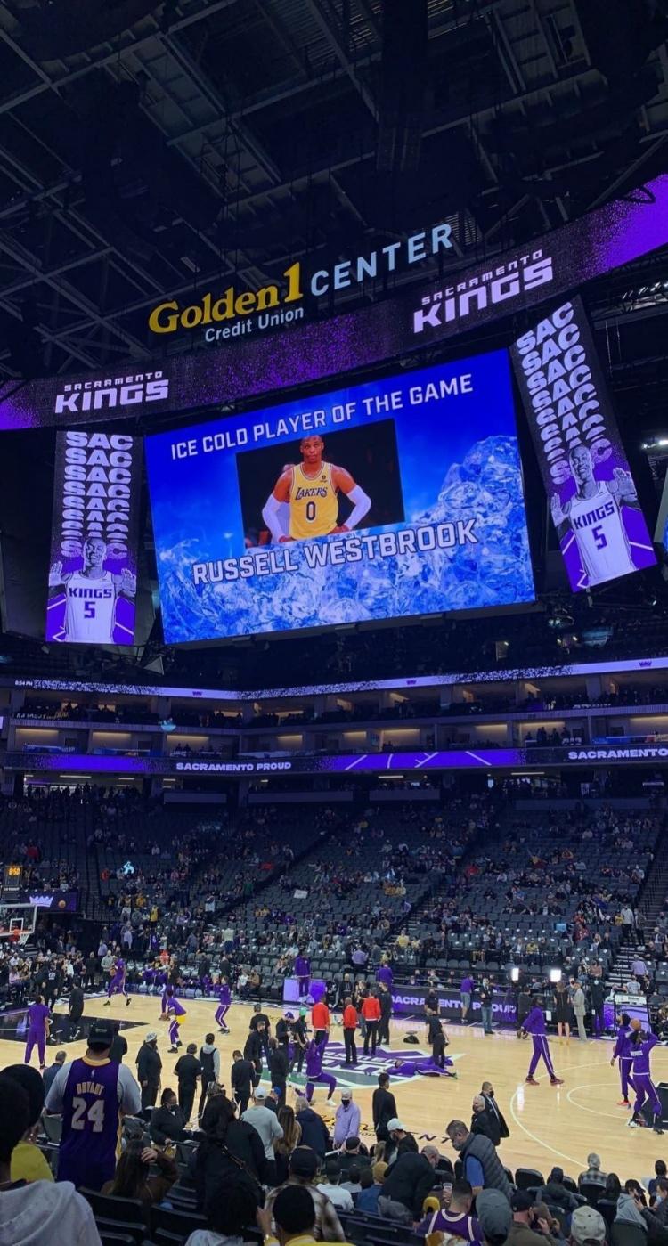 爱游戏体育-埃因霍温迎NBA季后赛关键赛，清晨手感冰凉，气氛紧张，控场能力受关注的简单介绍