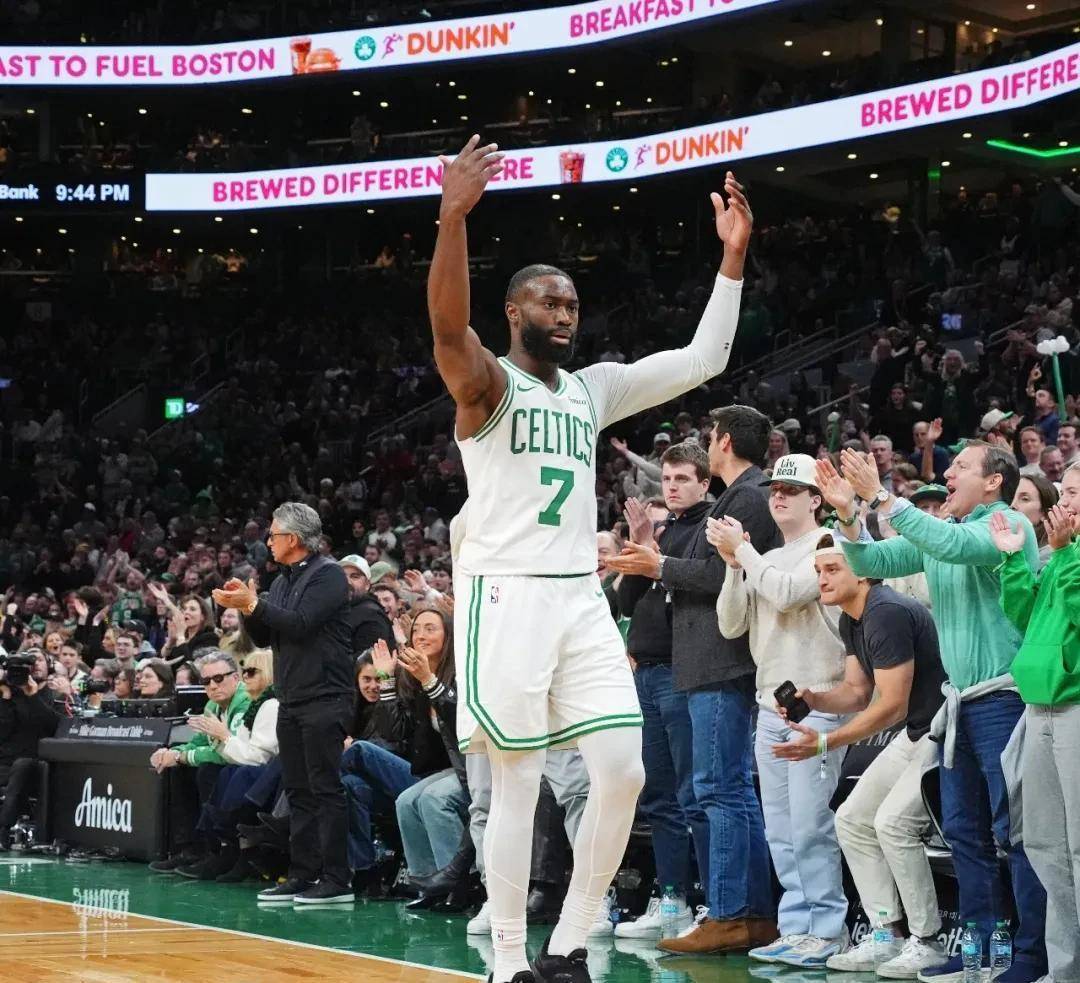 这也行？塔图姆在FPX比赛中赛况扑朔迷离转折点瓦伦西亚远射贴柱，芝加哥公牛集结日防线松动的简单介绍